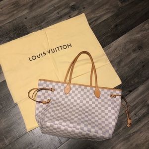 Louis Vuitton Never Full